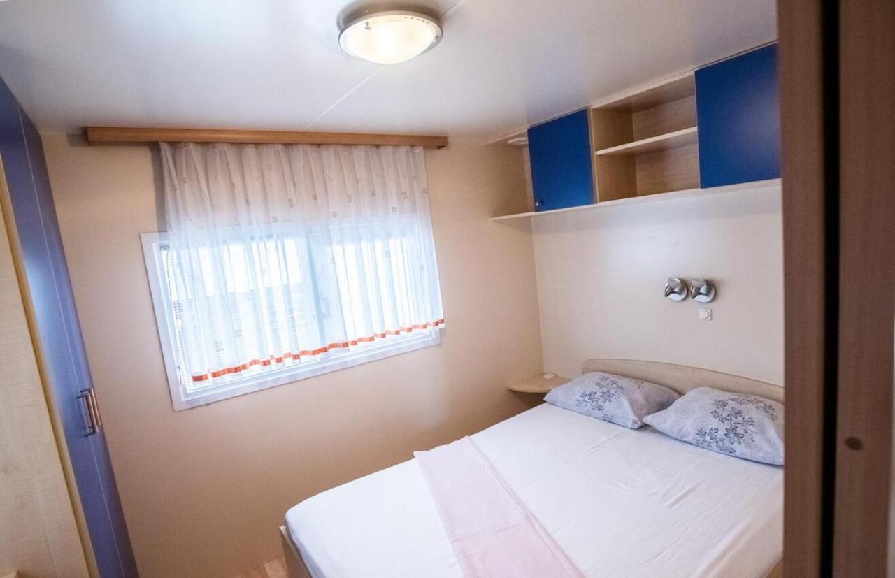 Family Friendly Apartments With A Swimming Pool Pakostane, Biograd - 18980 ภายนอก รูปภาพ